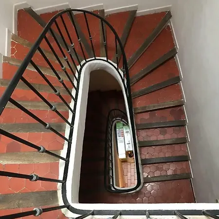 La Maison Entre Les Arenes Et La Gare 度假居 *